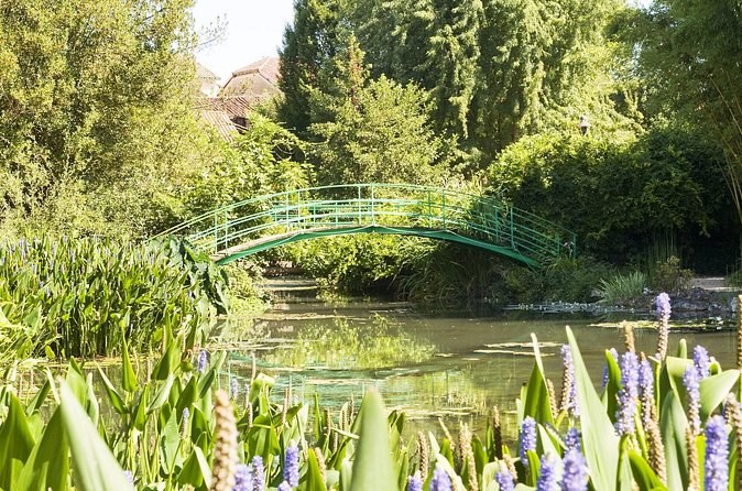 Giverny Small-Group Half Day Trip with Monet’s Gardens from Paris