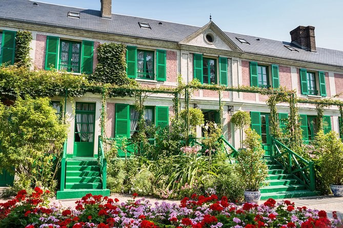 Versailles Timed Entrance Ticket and Giverny Small Group Day Trip from Paris